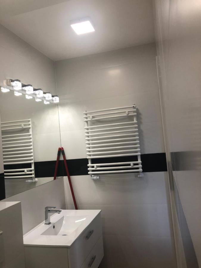 Klimatyzowane Apartamenty I Pokoje Przy Targach Kielce Ngoại thất bức ảnh