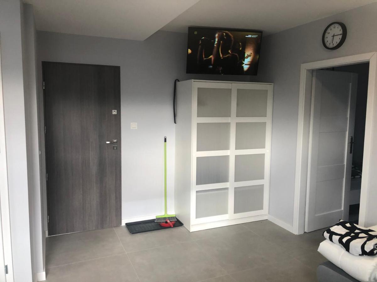 Klimatyzowane Apartamenty I Pokoje Przy Targach Kielce Ngoại thất bức ảnh