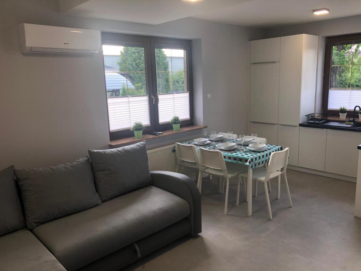 Klimatyzowane Apartamenty I Pokoje Przy Targach Kielce Ngoại thất bức ảnh