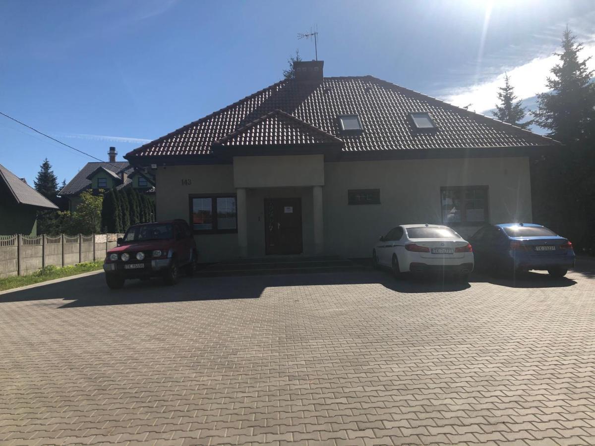 Klimatyzowane Apartamenty I Pokoje Przy Targach Kielce Ngoại thất bức ảnh