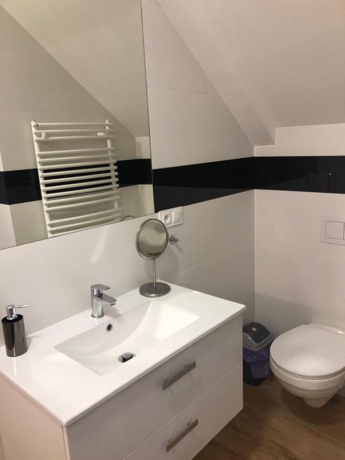 Klimatyzowane Apartamenty I Pokoje Przy Targach Kielce Ngoại thất bức ảnh