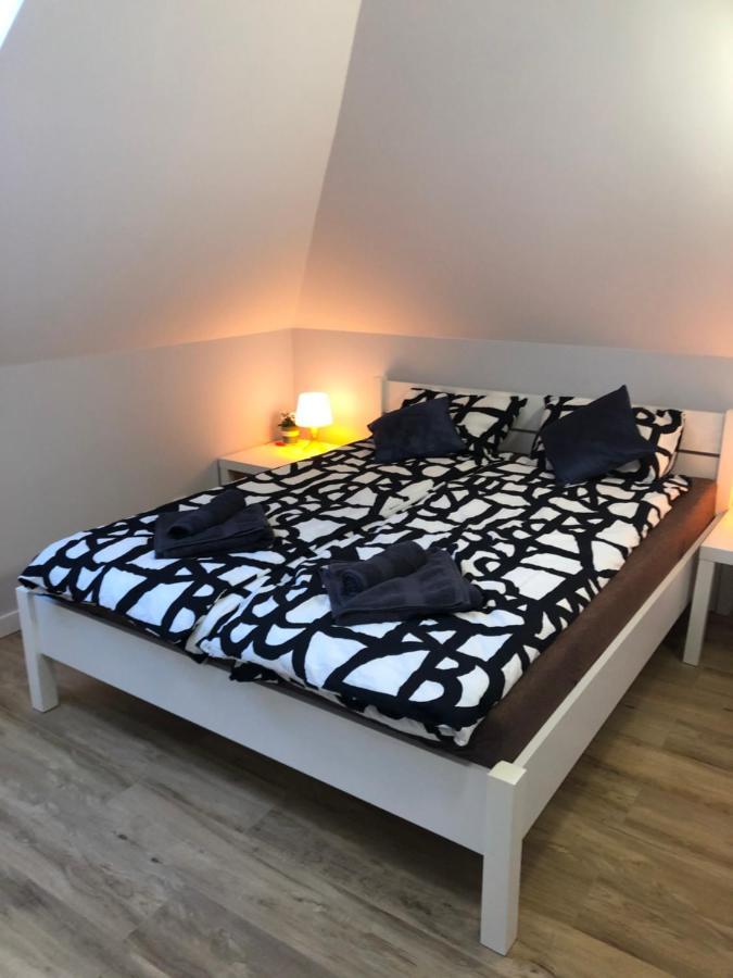 Klimatyzowane Apartamenty I Pokoje Przy Targach Kielce Ngoại thất bức ảnh