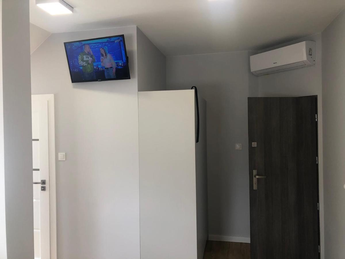 Klimatyzowane Apartamenty I Pokoje Przy Targach Kielce Ngoại thất bức ảnh
