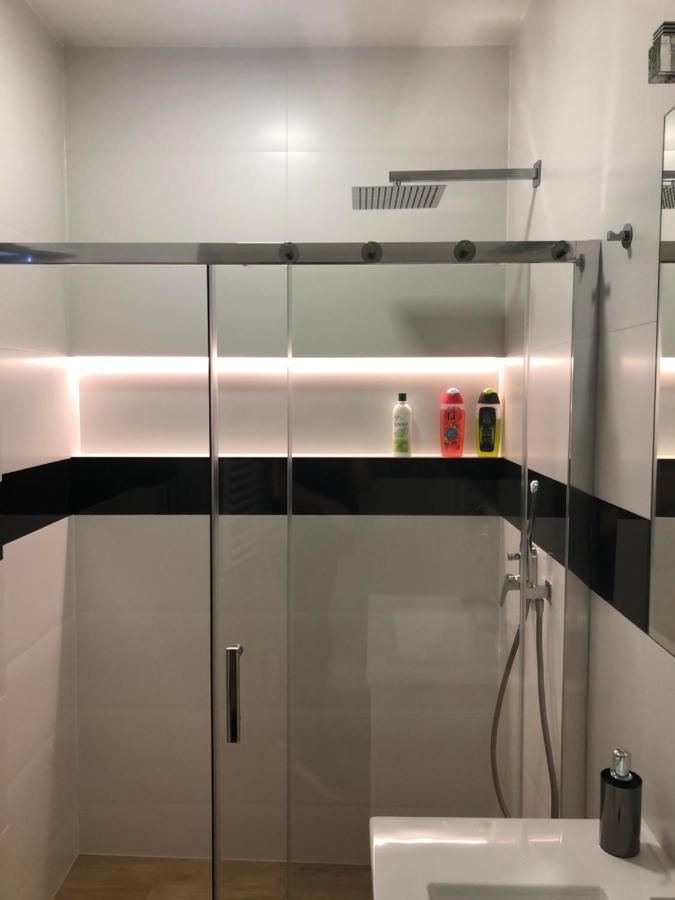 Klimatyzowane Apartamenty I Pokoje Przy Targach Kielce Ngoại thất bức ảnh