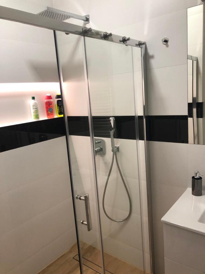 Klimatyzowane Apartamenty I Pokoje Przy Targach Kielce Ngoại thất bức ảnh